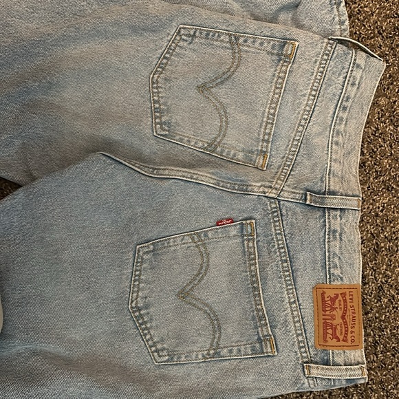 Levi Women’s Wedgie Straight Ankle Jeans - Picture 5 of 5